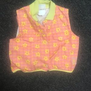 Cute summer collared daisy crop top!